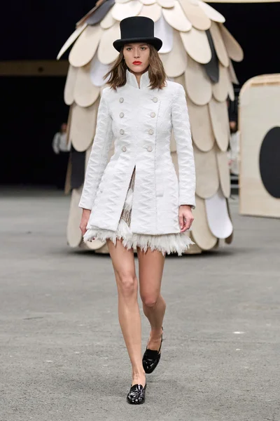 Look 1